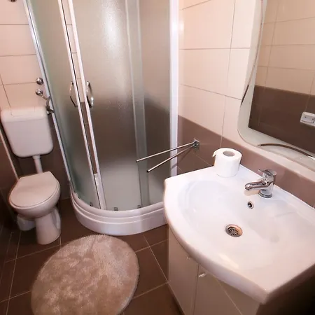 Robinson Dora * Putniković