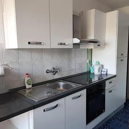 Robinson Dora Apartment Putniković