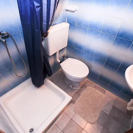 Robinson Dora アパート *