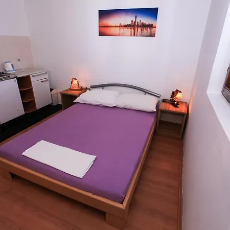 Robinson Dora アパート