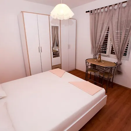 Robinson Dora Apartment