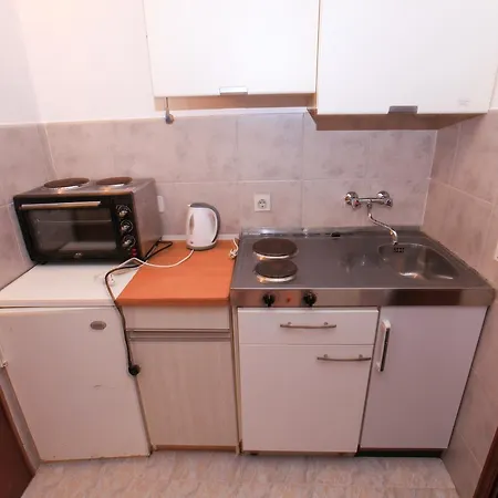 Robinson Dora Apartment Putniković