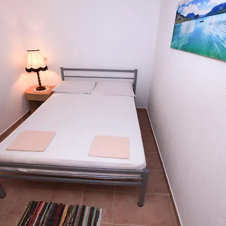 Robinson Dora Apartment