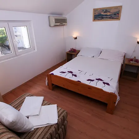 Robinson Dora Apartment *