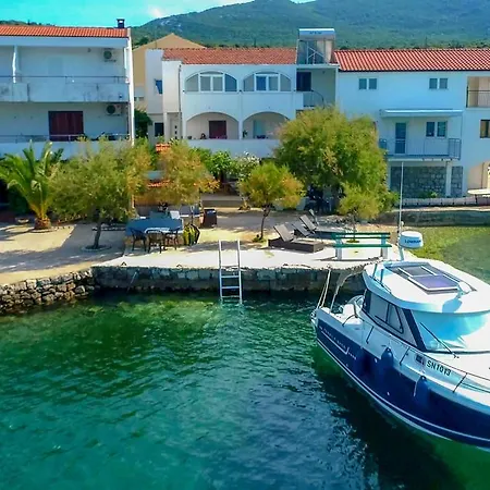 Robinson Dora Apartment