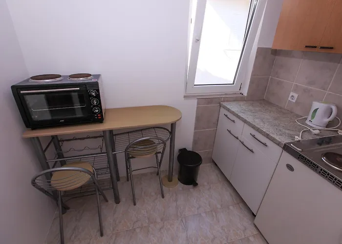 Robinson Dora Apartment Putnikovic