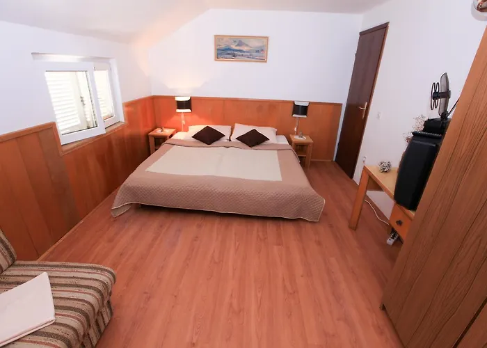 Robinson Dora Putnikovic